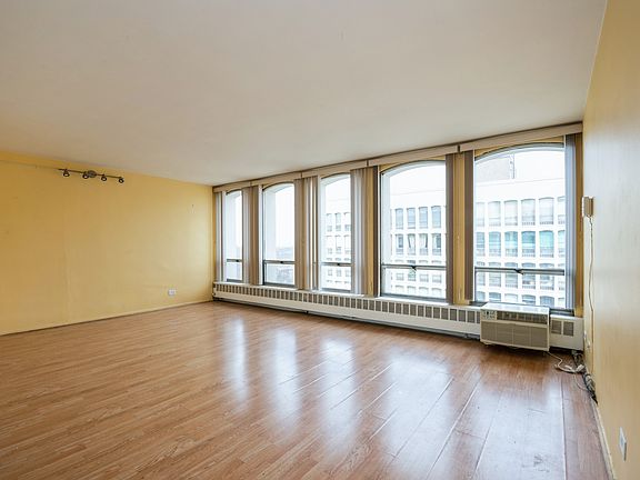3rd image of 1400 E 55th Pl APT 905S