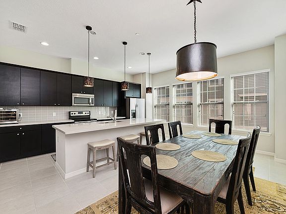 4th image of 129 Orense Way