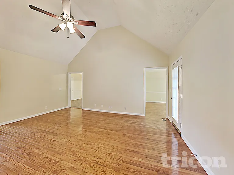 1943 Turfland Dr — Photo 5