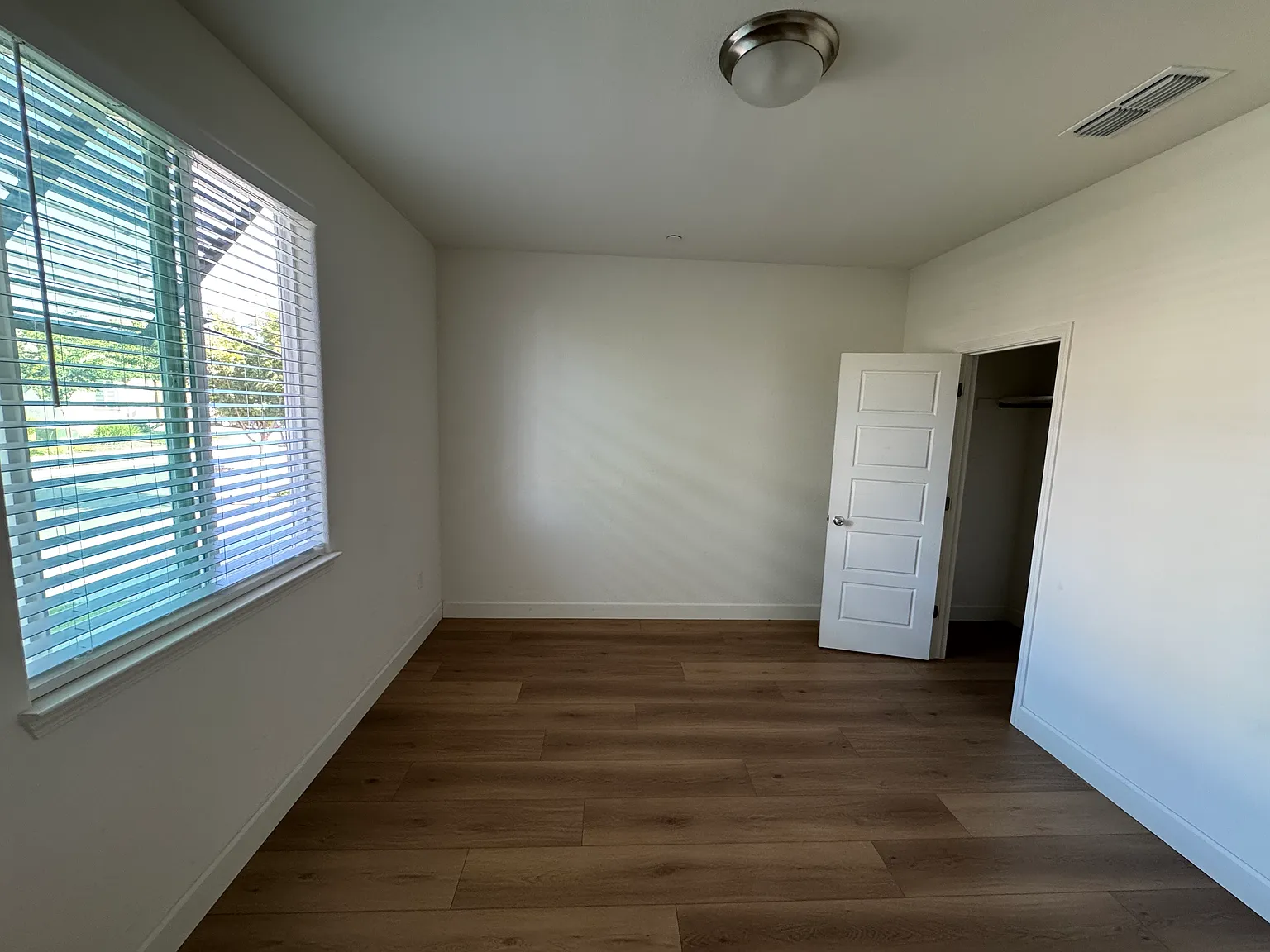 5955 Vantage St — Photo 2