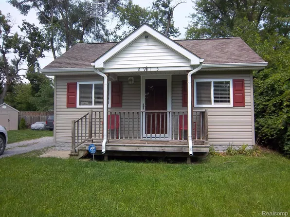 2915 Agree Ave, Flint, MI 48506