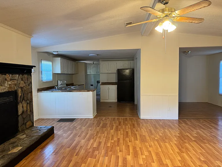 196 Griffin Rd — Photo 8