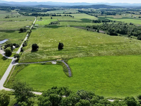 1497 Middle Road, Bridport, VT 05734