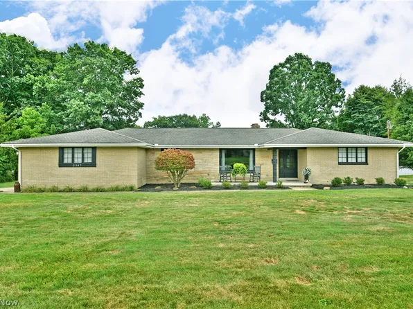 2387 Country Ln, Poland, OH 44514