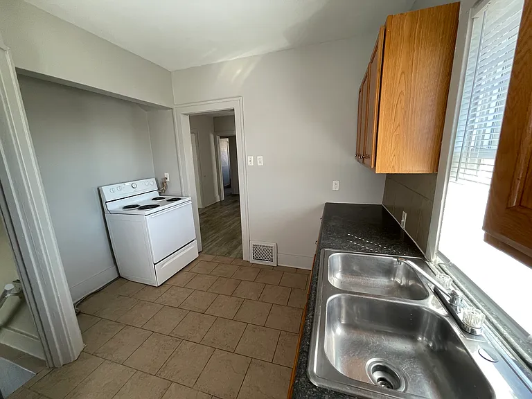 3535 N 45th Ave — Photo 12