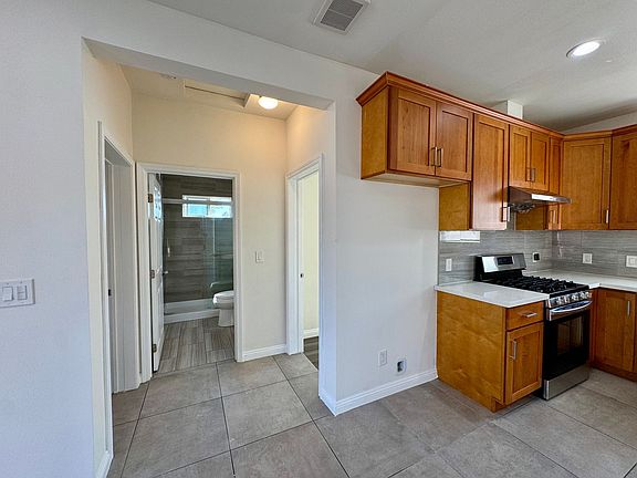 4th image of 727-729 W 12th St