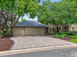 815 Promontory Pl, Eagan, MN 55123