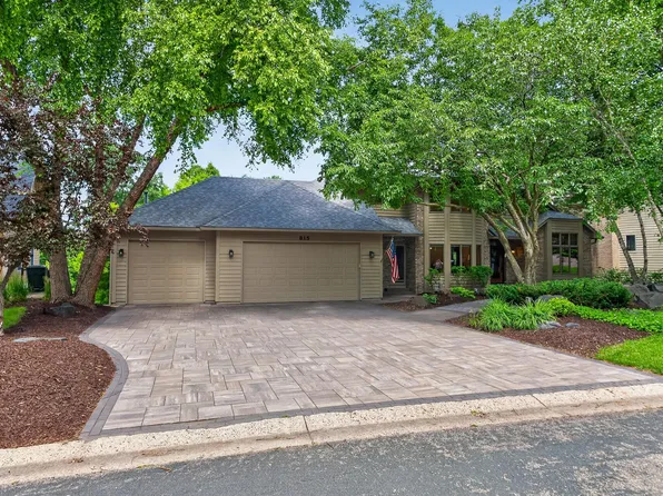 815 Promontory Pl, Eagan, MN 55123