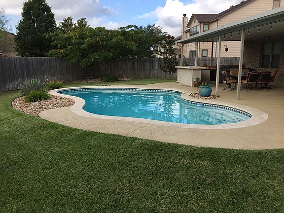 4th image of 211 Woodlake Dr
