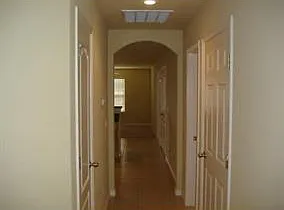 935 Kensington Drive - 935 — Photo 2