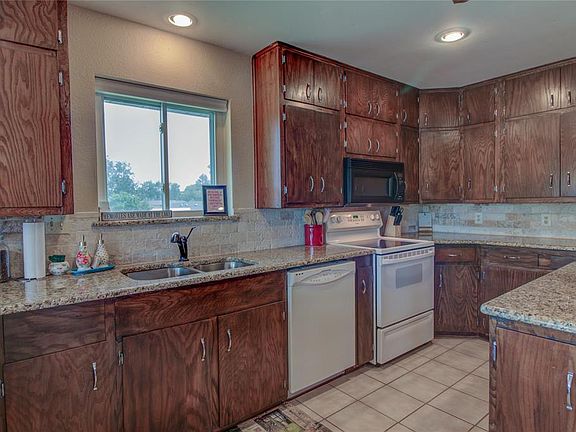 5th image of 1247 Kiowa Dr W