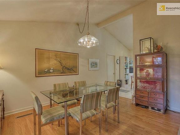 4th image of 258 Arapaho Cir E
