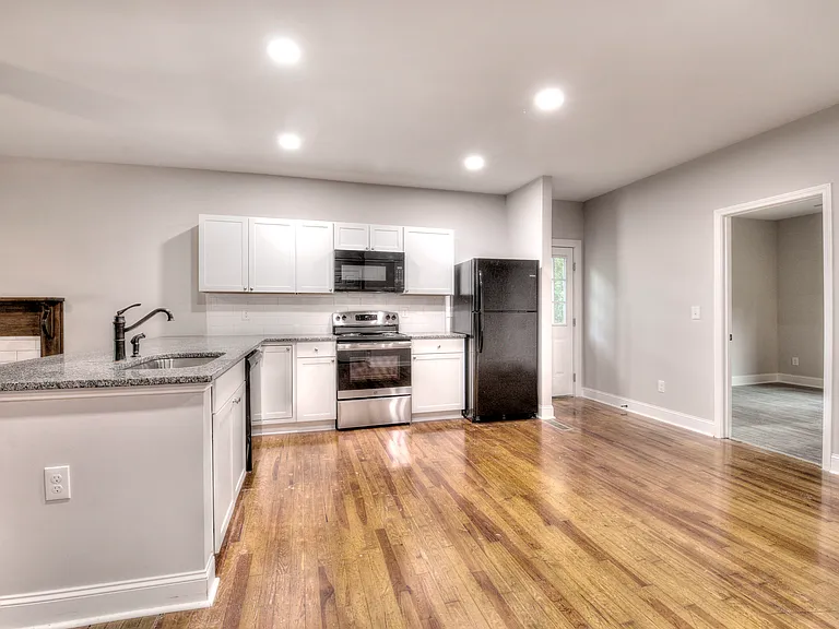 308 Douglas St — Photo 6