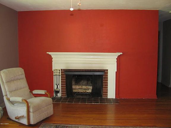 2nd image of 1220 W Chautauqua St