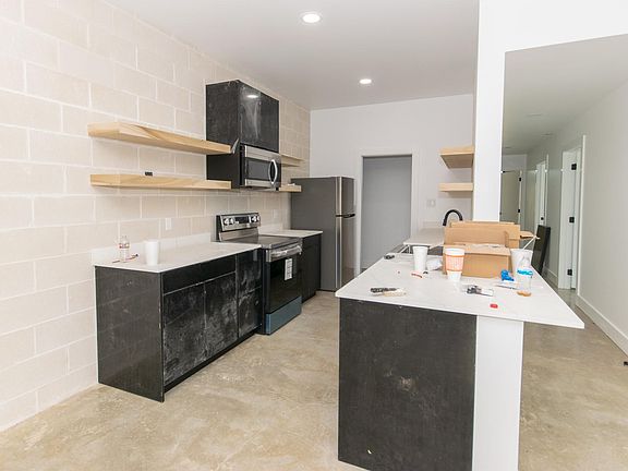 4th image of 2718 Grace Cir