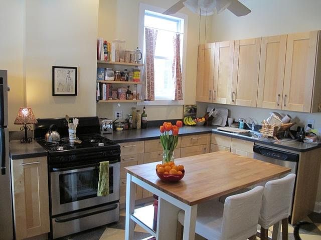 1st image of 1321 N Oakley Blvd #2