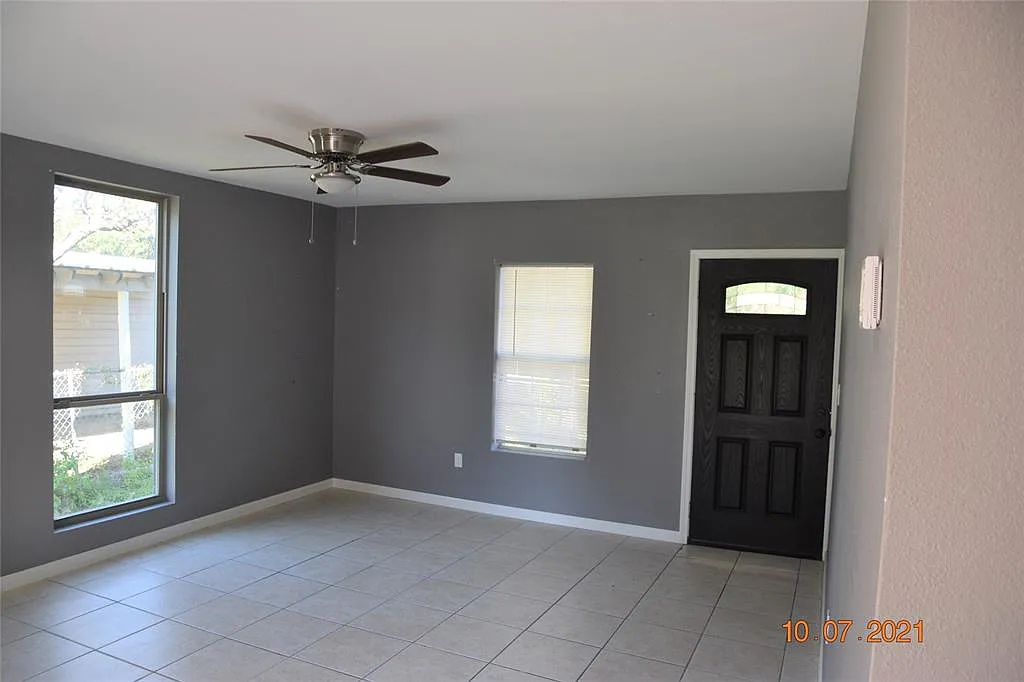 2 bed, 858 sqft, $1,250 — Photo 3