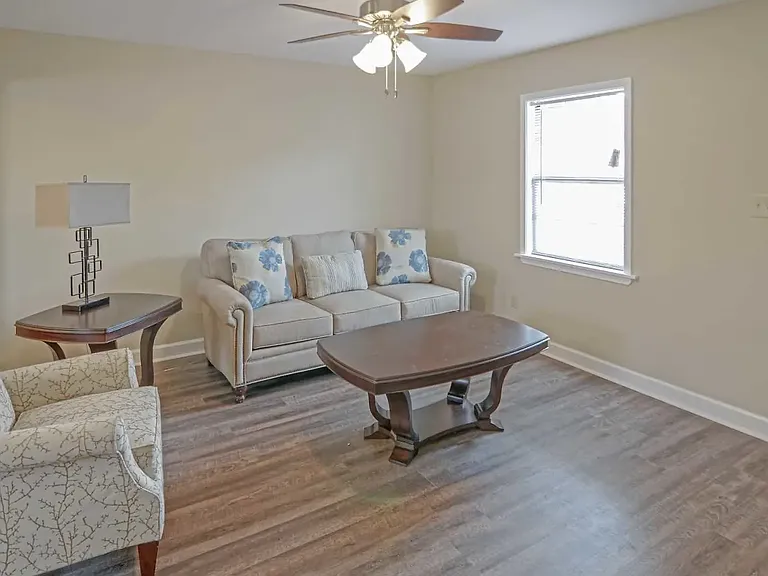 Jackson West Apartments — Photo 5