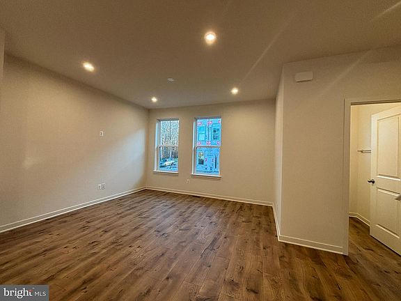 3rd image of 18004 Alicia Ave