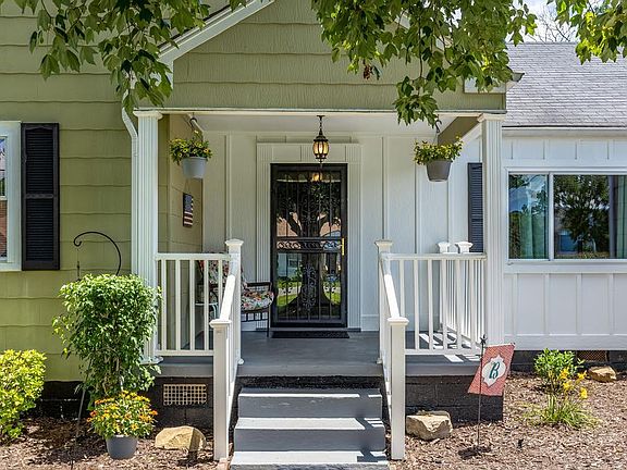 3rd image of 706 Shady Dr