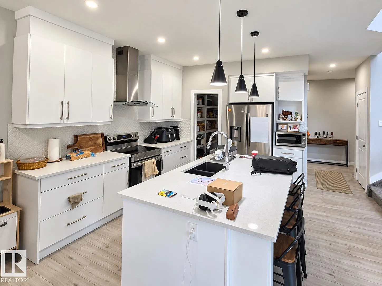 3 bed, 2.5 bath, 2106 sqft, $2,500 — Photo 4