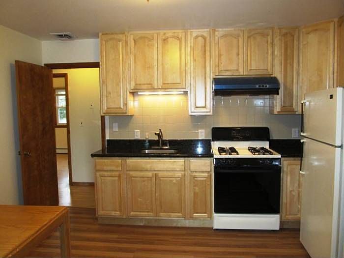 UPDATED EAT IN KITCHEN