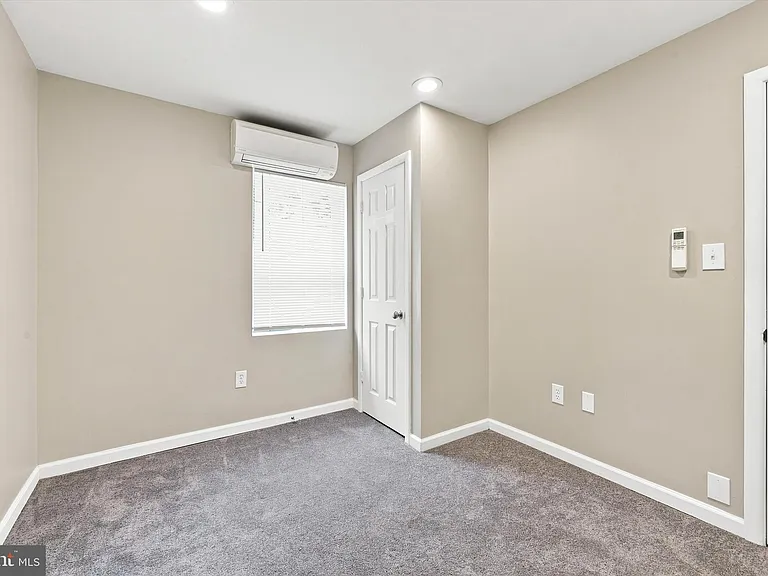327 Powhattan Ave #B — Photo 10