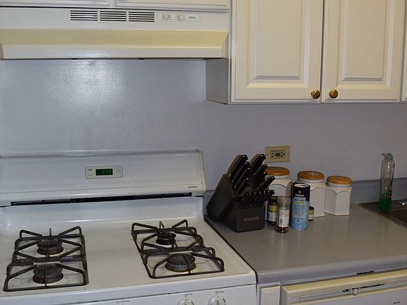 4th image of 3624 N Greenview Ave APT 1W