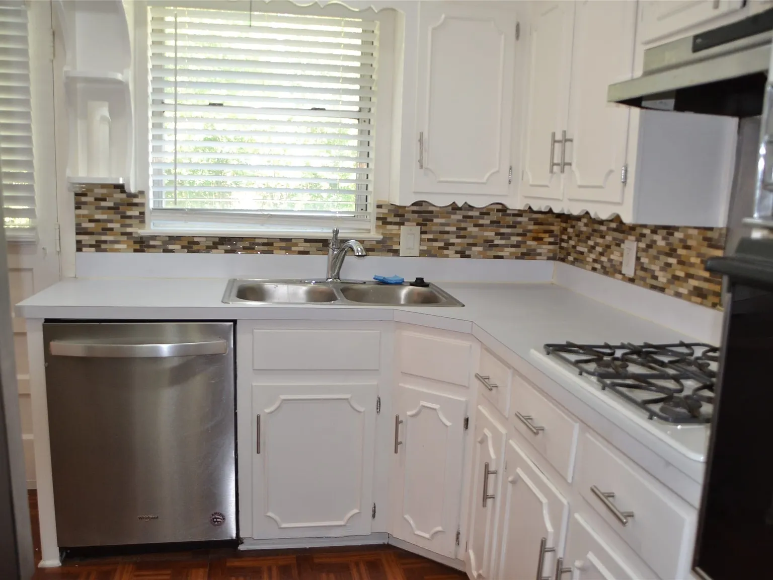 3 bed, 1.0 bath, 1200 sqft, $1,995 — Photo 3
