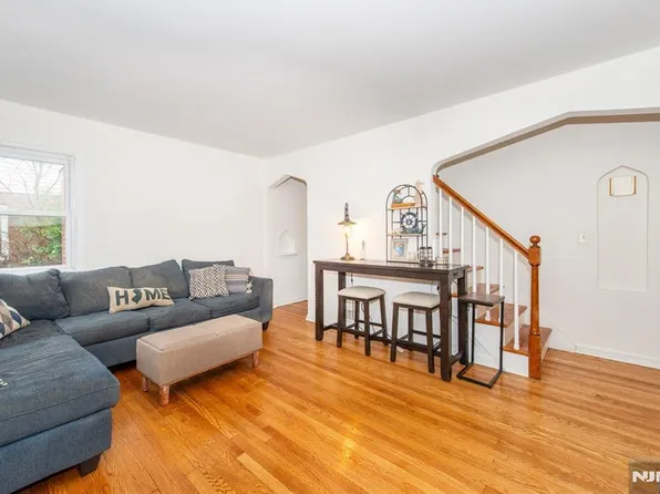 1-14 Banta Pl, Fair Lawn, NJ 07410