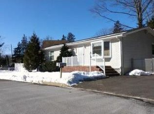 39 N Shore Blvd, Helmetta, NJ 08828