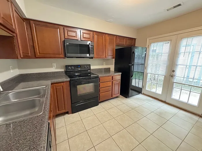 5404 Grand Lake Cres — Photo 12