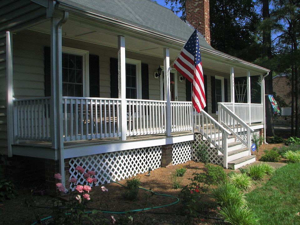 Full front porch
