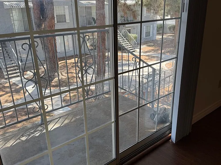 3823 S Maryland Pkwy #T5 — Photo 18