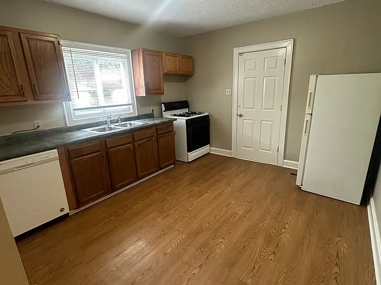 649 Golfview Dr — Photo 7