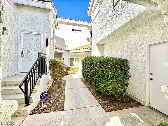 5th image of 5201 S Torrey Pines Dr Unit 1290