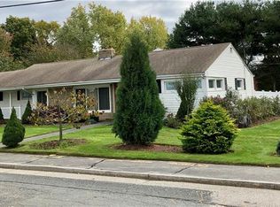1 Ledgemont Dr, Lincoln, RI 02865