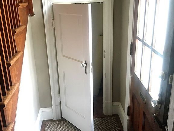 2nd image of 3923 Park Ave APT A