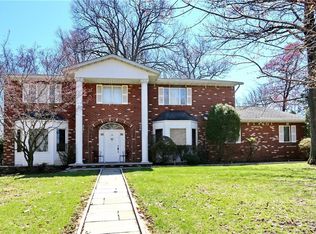 18 Algonquin Cir, Airmont, NY