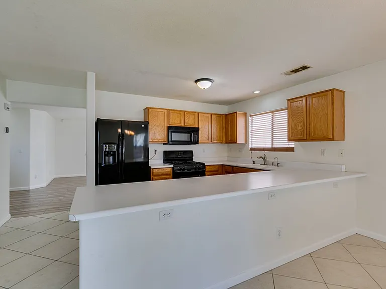 5025 Glittering Star Ct N — Photo 32
