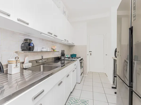 2 Fordham Hill Oval image 7 of 18