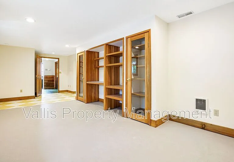 2185 Trade St SE — Photo 7