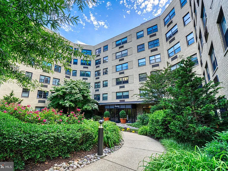 1801 Clydesdale Pl NW #311 — Photo 3