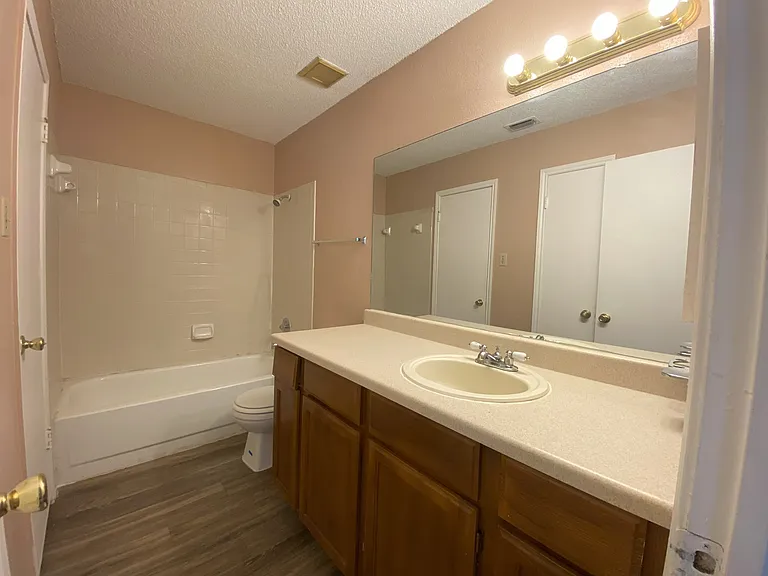 Main bathroom 2nd level