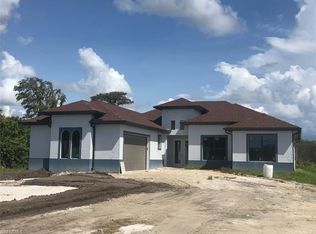 818 14th St NE, Naples, FL 34120