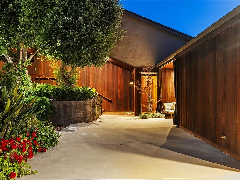 8496 Westway Dr — Photo 35