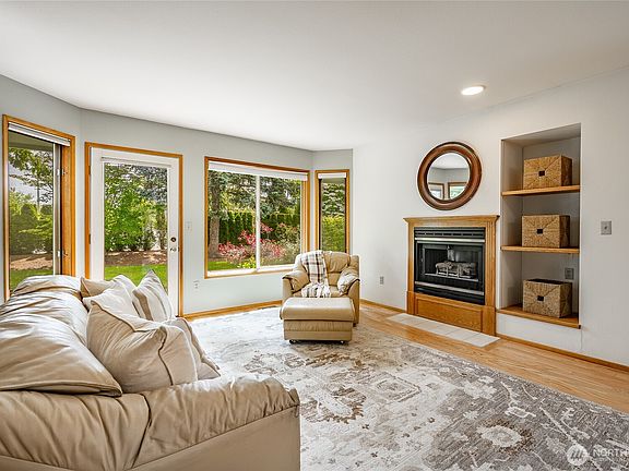 5th image of 4852 N Village Lane