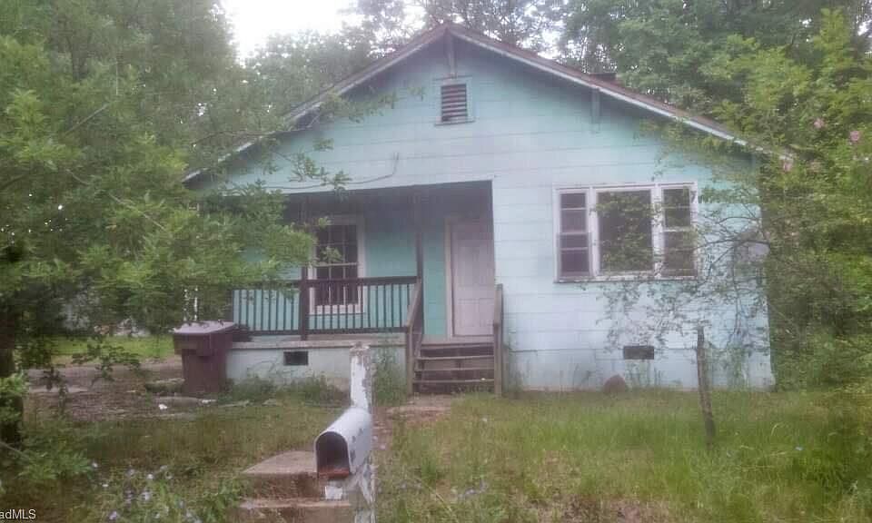 2nd image of 2830 Camborne St