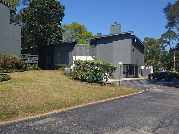 3rd image of 28 Hillbrook Way U #U-b-1