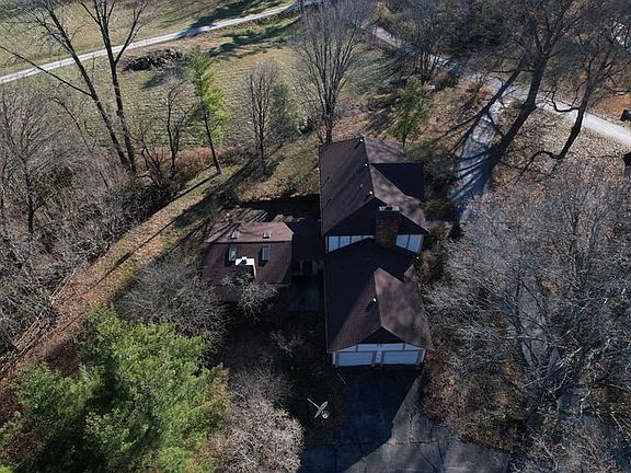 3rd image of 2860 N Delaware Dr